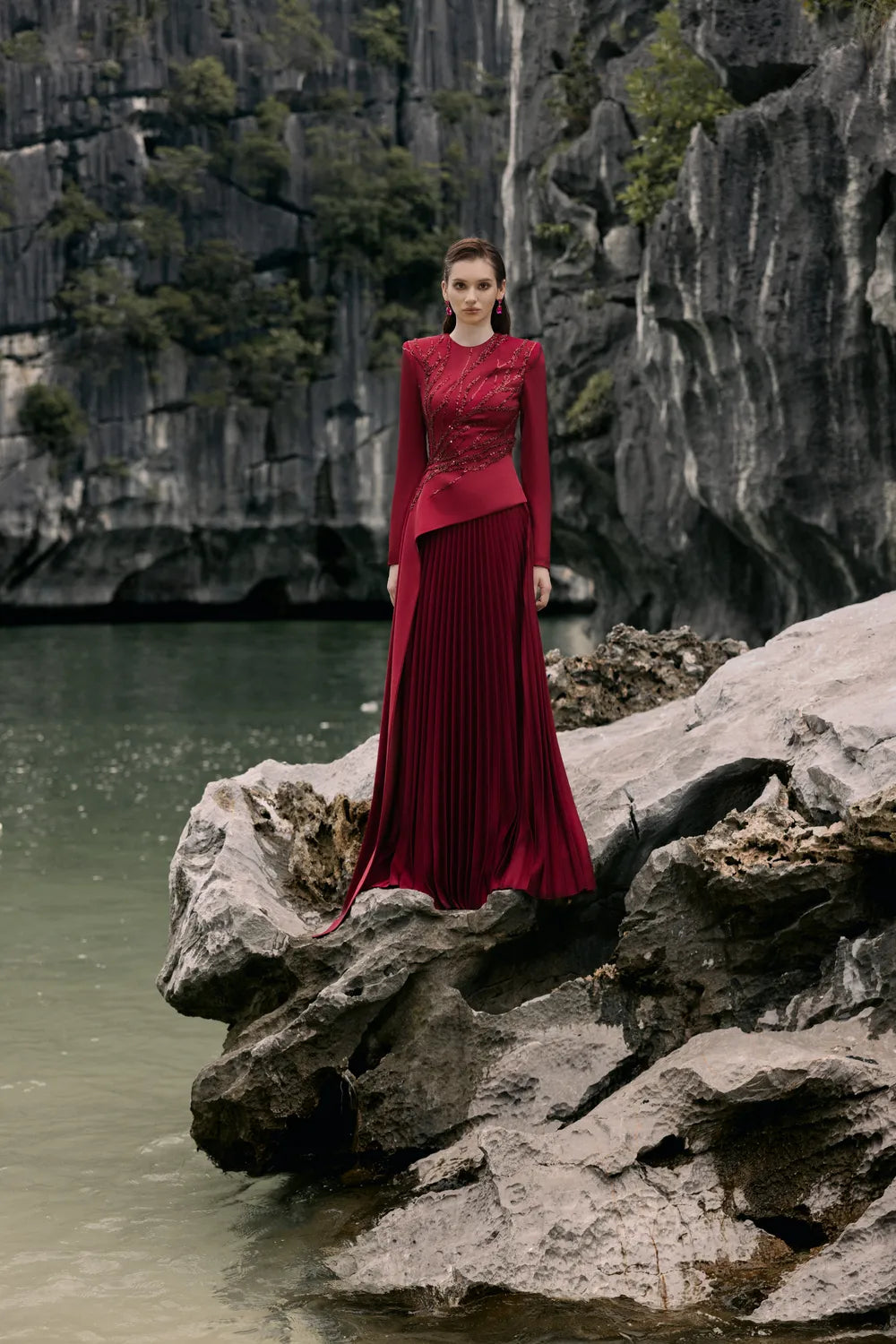 Diagonal Long Flap Top With Pleated A-line Skirt Set