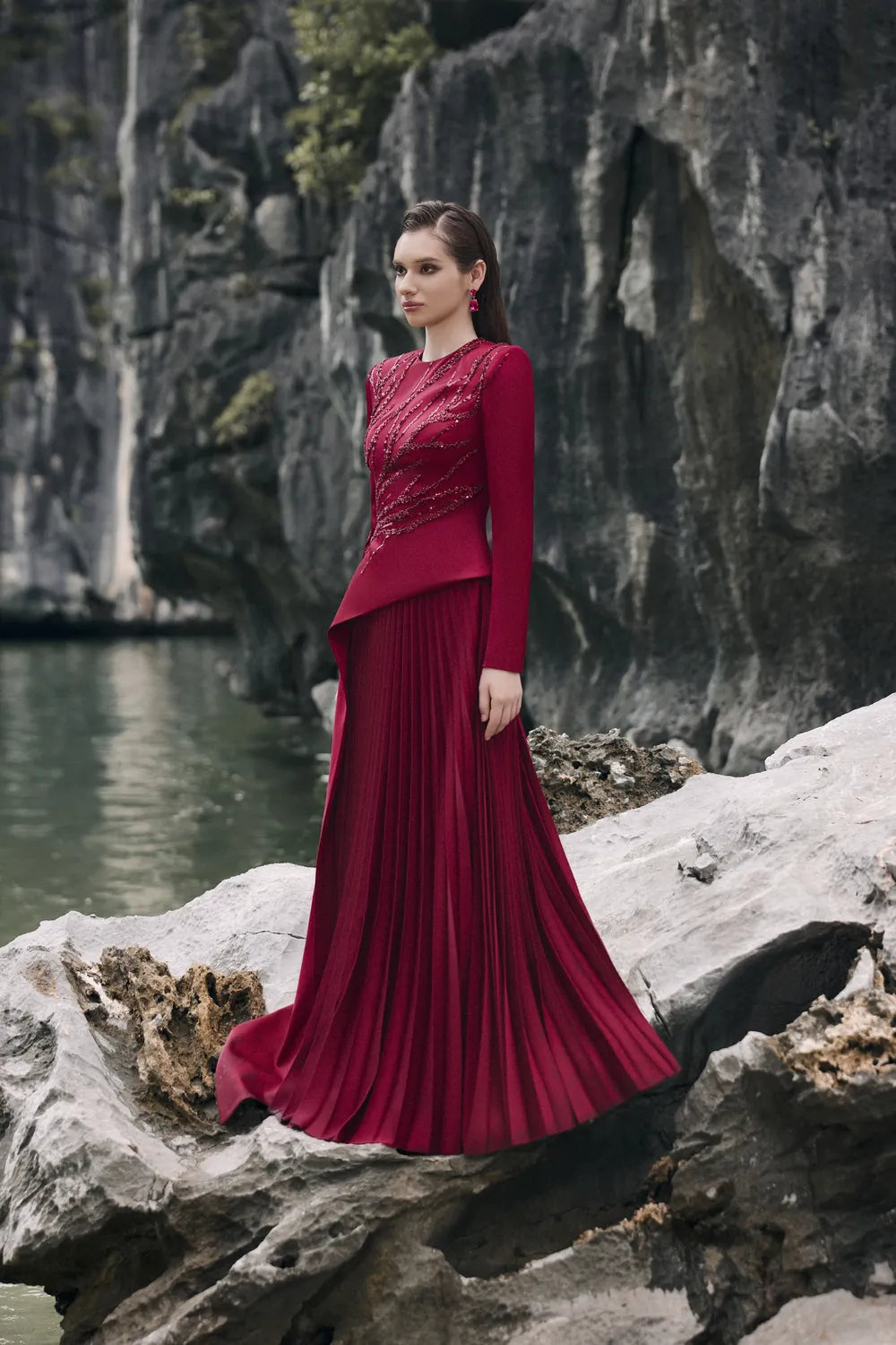 Diagonal Long Flap Top With Pleated A-line Skirt Set