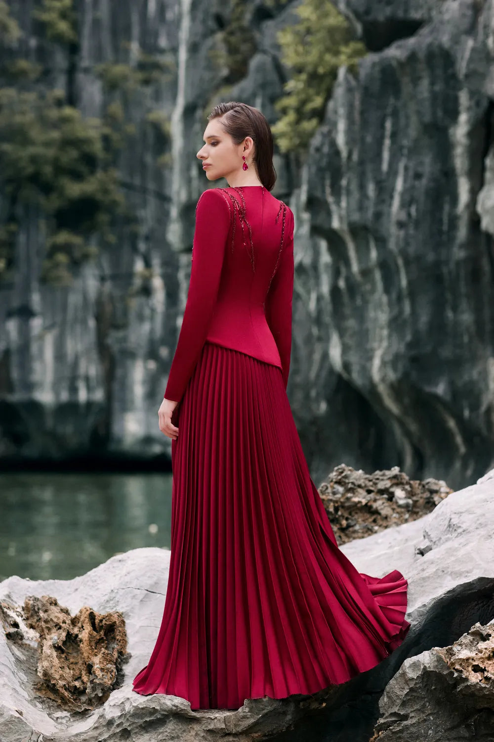 Diagonal Long Flap Top With Pleated A-line Skirt Set