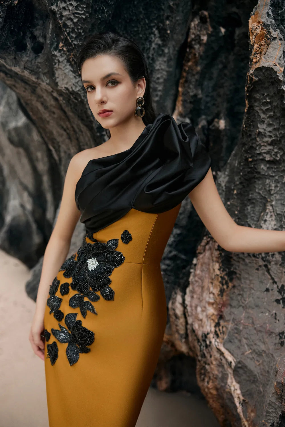 Diagonal Puffy Knotted Shoulder Dress